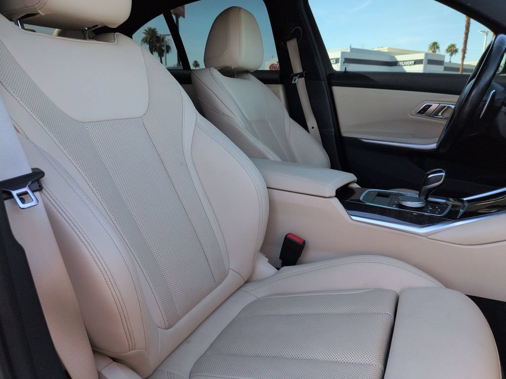 Used 2022 BMW 330i Sedan w/ M Sport Package RWD image 17