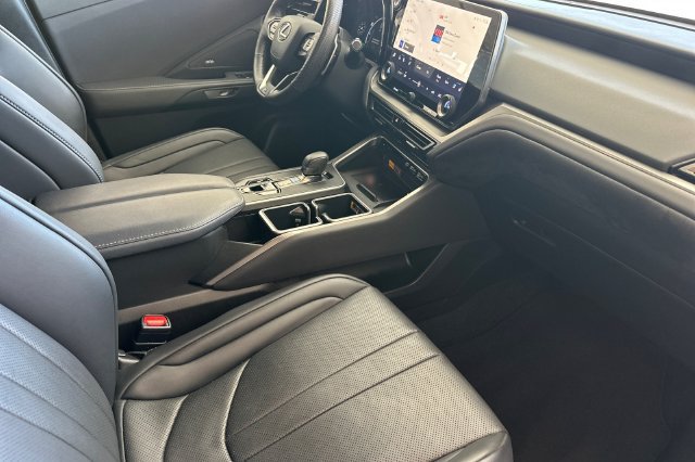 Used 2025 Lexus TX 500h AWD w/ Technology Package image 20