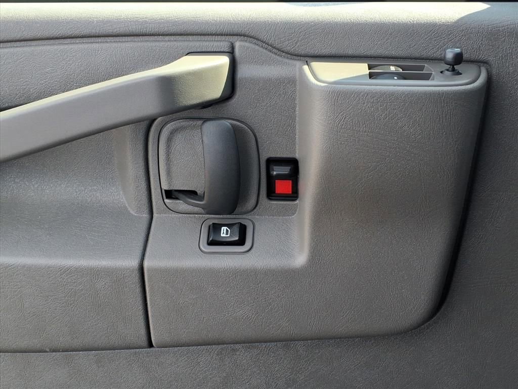 Used 2024 GMC Savana 2500 Work Van w/ Driver Convenience Package image 4