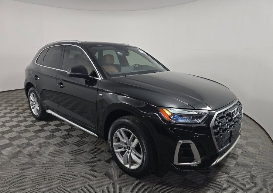 Used 2023 Audi Q5 2.0T Premium w/ Convenience Package AWD/4WD image 3