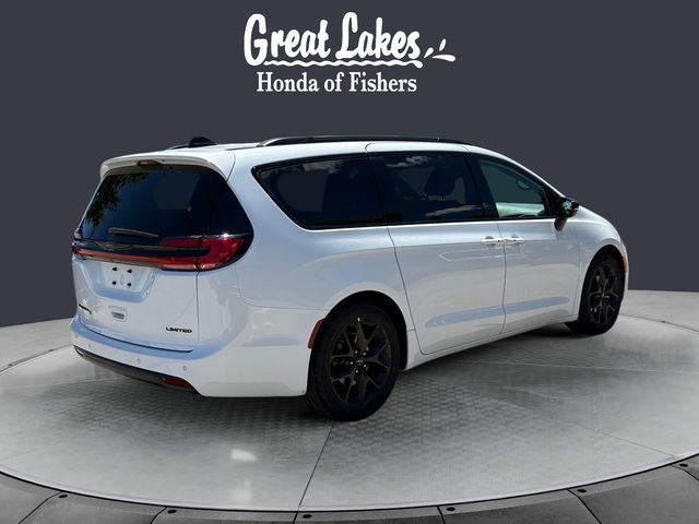 Used 2025 Chrysler Pacifica Limited FWD image 5