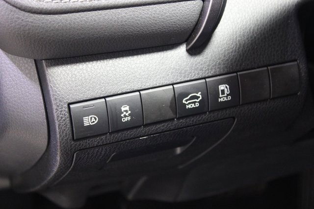 Used 2023 Toyota Camry SE image 12