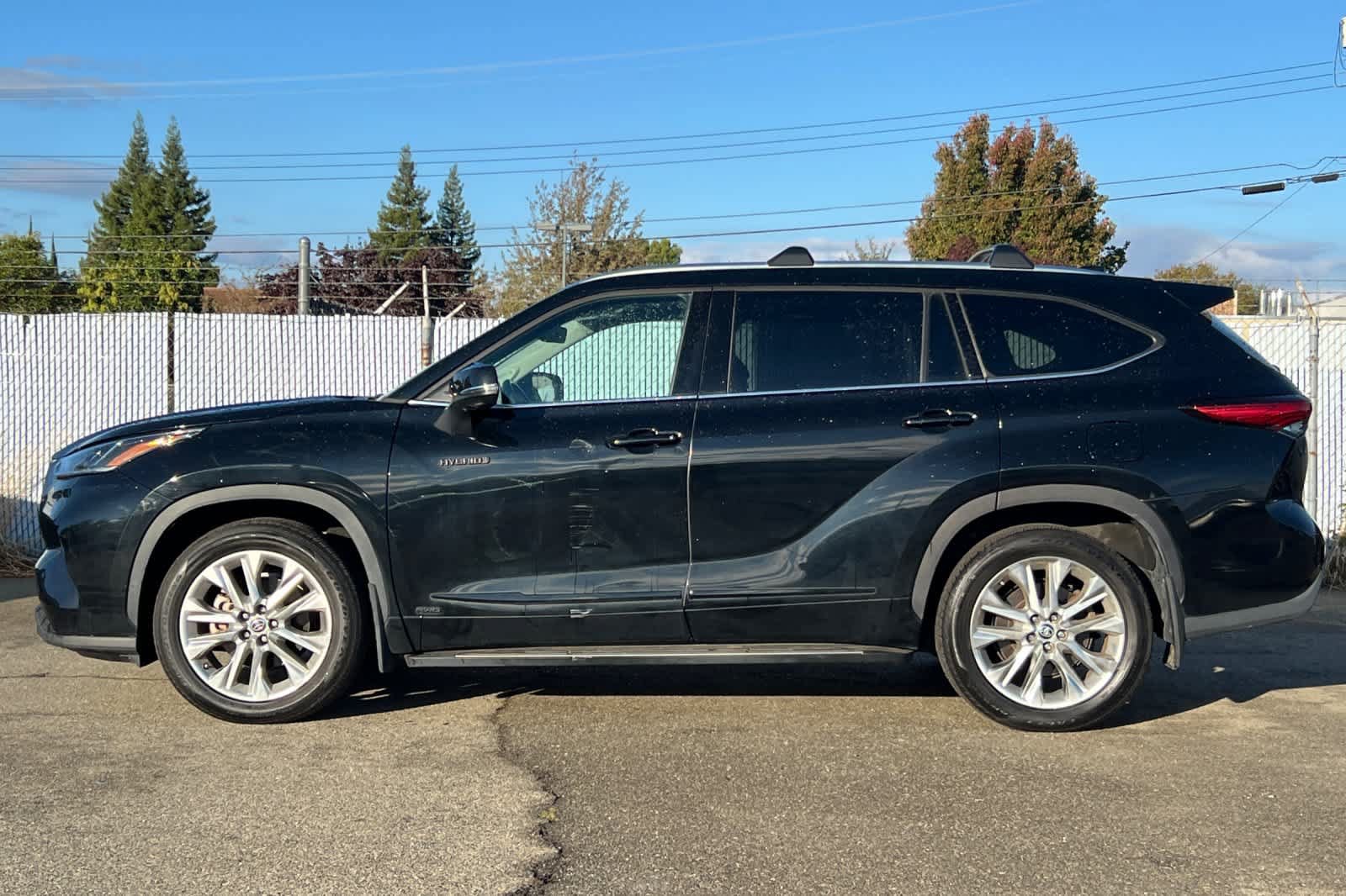 Used 2021 Toyota Highlander Limited AWD/4WD image 2