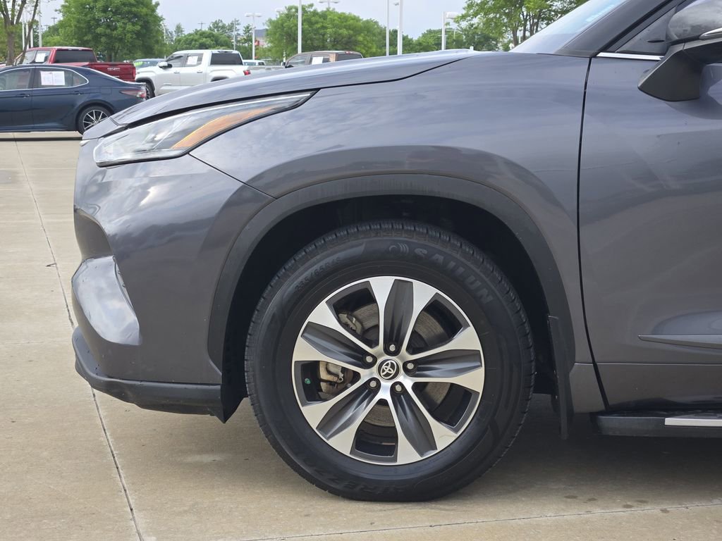 Used 2021 Toyota Highlander XLE FWD image 8