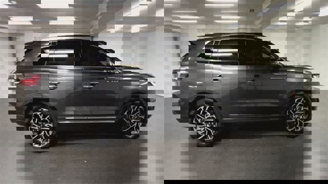 Used 2020 Lincoln Nautilus Reserve w/ Equipment Group 201A image 9