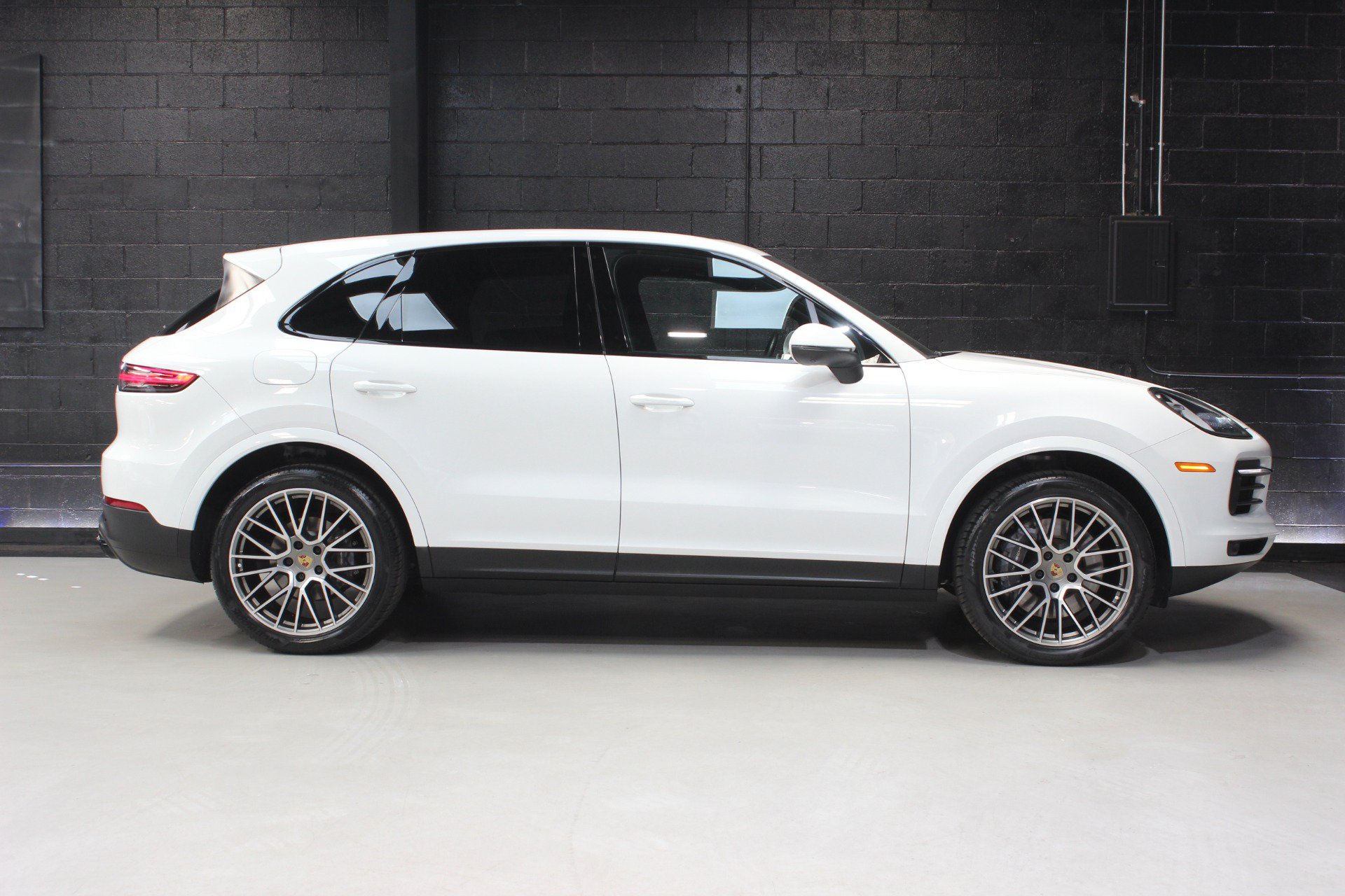 Used 2022 Porsche Cayenne Platinum Edition AWD/4WD image 16