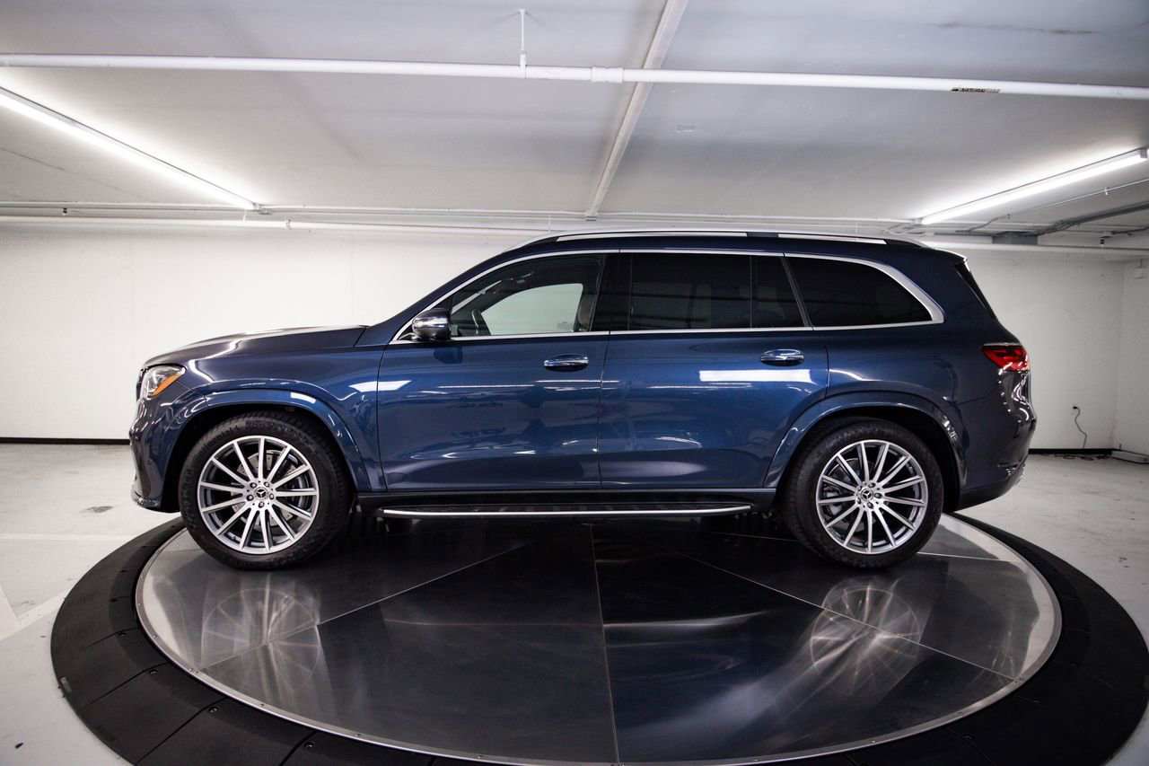 Used 2024 Mercedes-Benz GLS 580 4MATIC image 2
