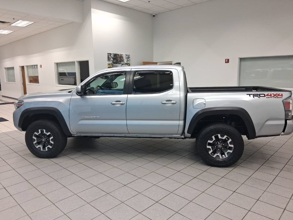 Used 2023 Toyota Tacoma TRD Off-Road w/ Technology Package AWD/4WD image 7