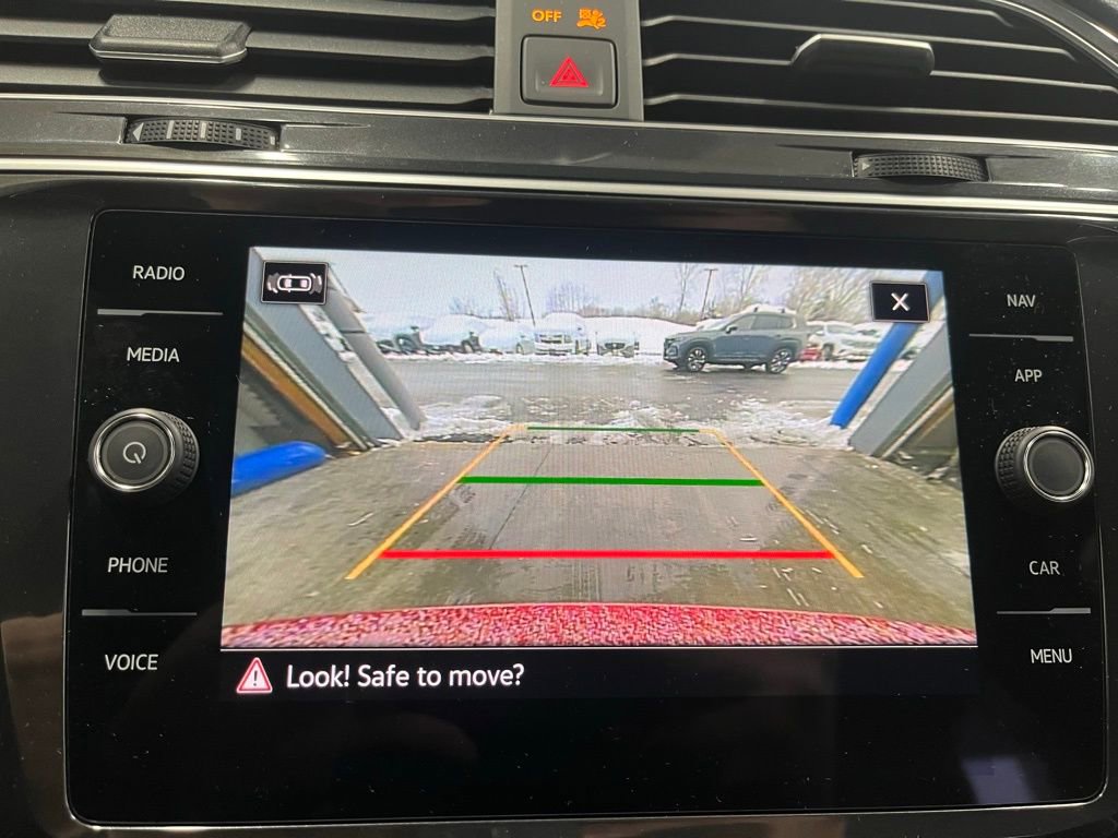 Certified 2024 Volkswagen Tiguan SEL R-Line image 20