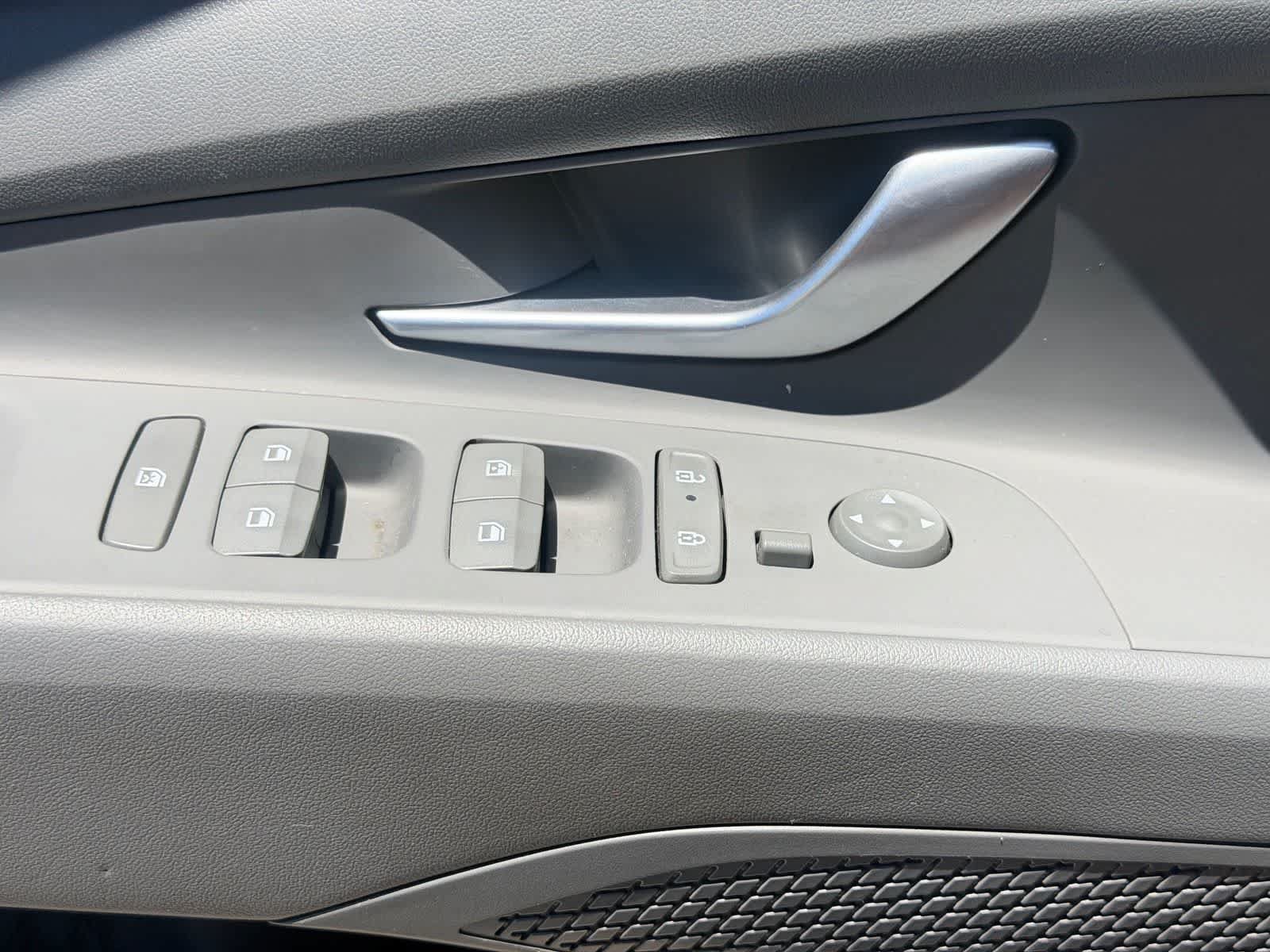 Used 2024 Hyundai Elantra SEL FWD image 17