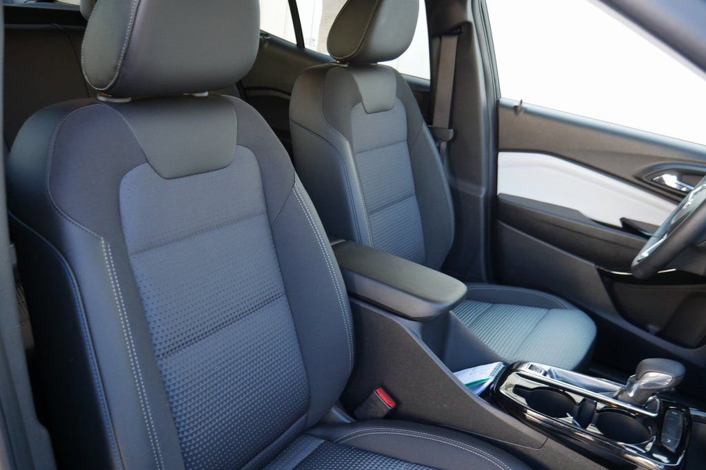 Used 2025 Chevrolet Trax LT w/ Driver Confidence Package image 22