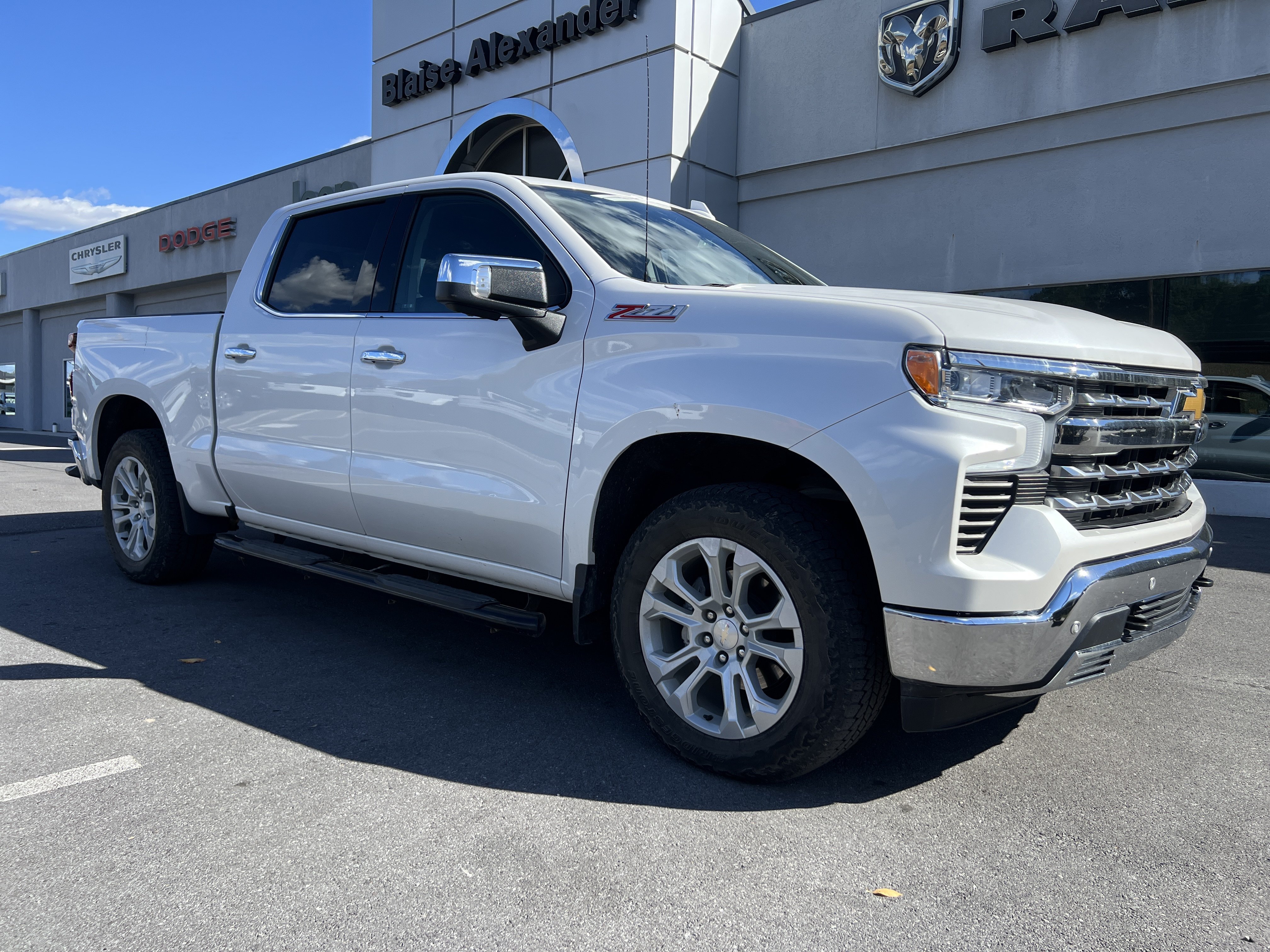 Used 2022 Chevrolet Silverado 1500 LTZ AWD/4WD image 1