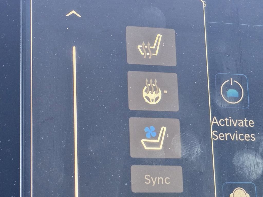 Used 2026 Chrysler Pacifica Limited image 8