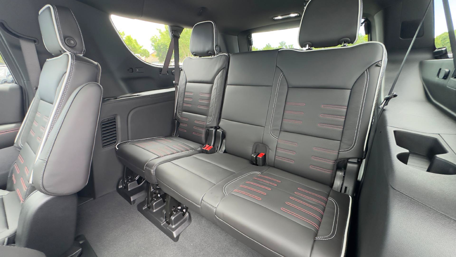 New 2026 GMC Yukon XL AT4 Ultimate w/ LPO, Illumination Package AWD/4WD image 9