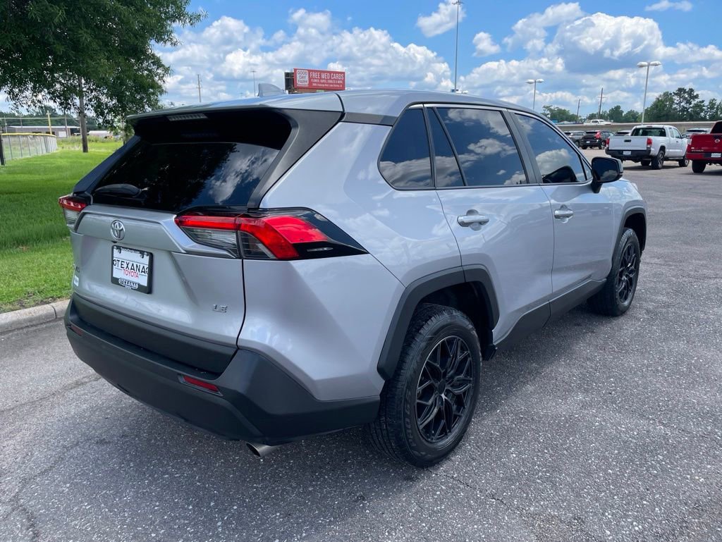 Used 2022 Toyota RAV4 LE FWD image 7
