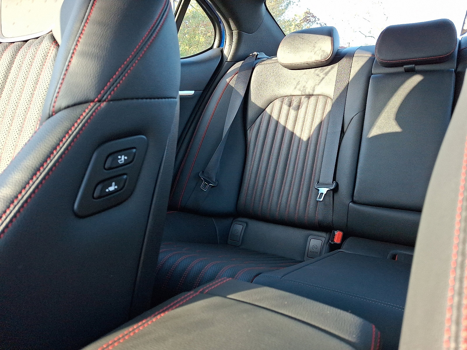 Certified 2025 Genesis G70 2.5T w/ Sport Prestige Package image 18