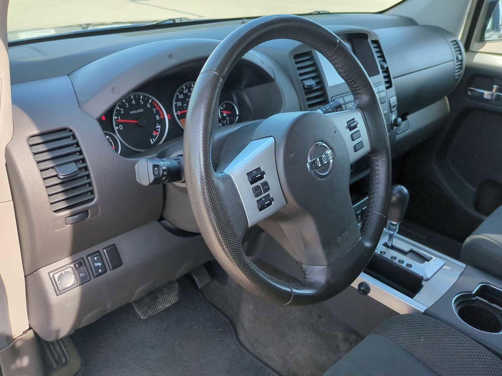 Used 2012 Nissan Pathfinder SV image 10