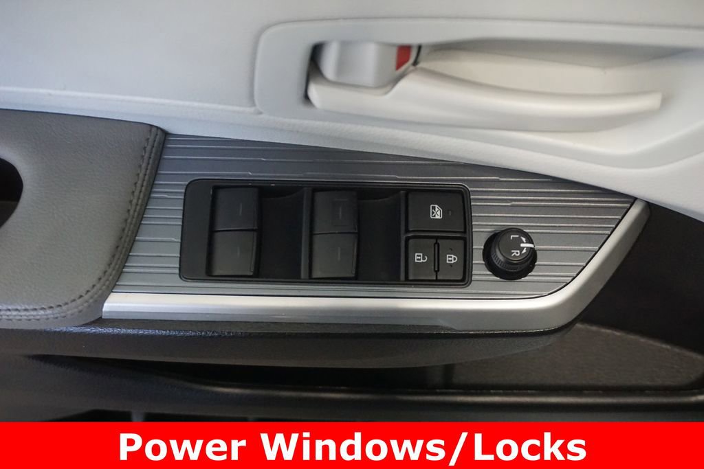 Used 2025 Toyota Sienna LE image 6