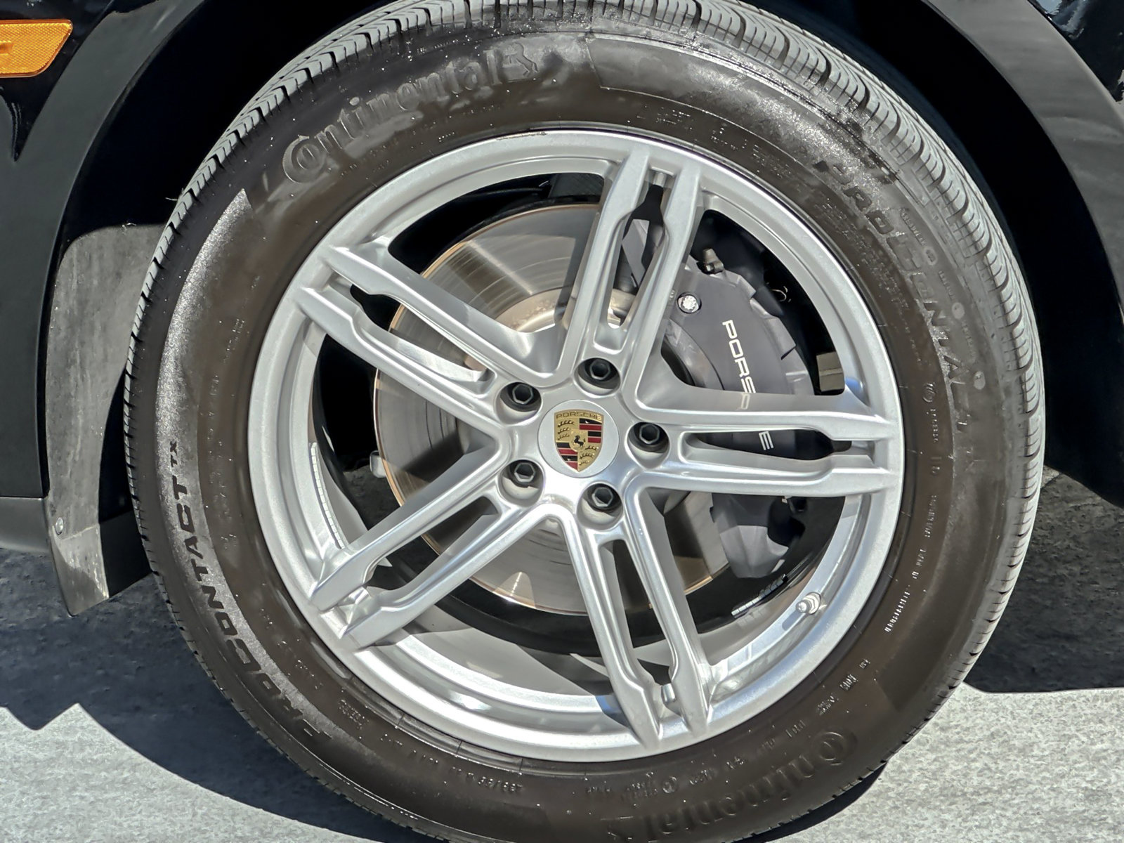 Certified 2023 Porsche Macan AWD/4WD image 32