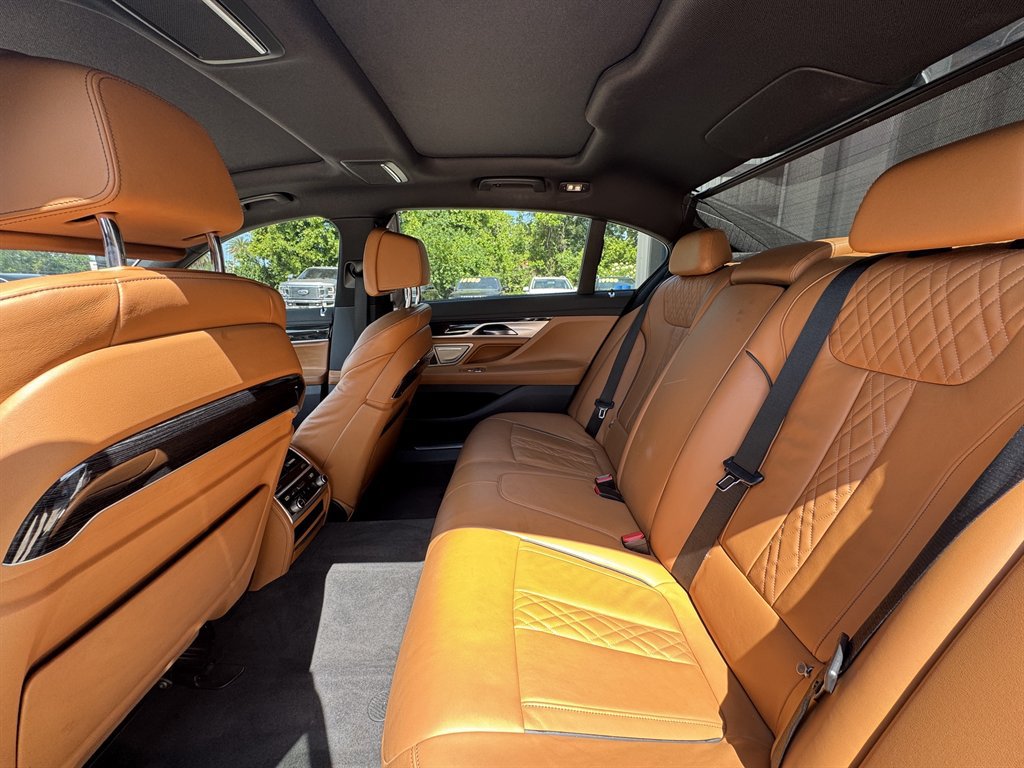Used 2021 BMW 740i w/ M Sport Package RWD image 12