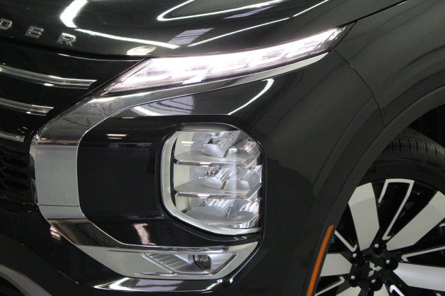 New 2026 Mitsubishi Outlander SE FWD image 2