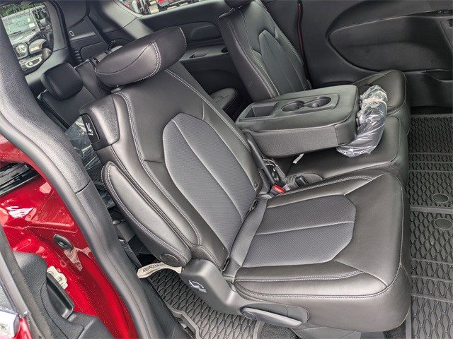 New 2026 Chrysler Pacifica Select image 26
