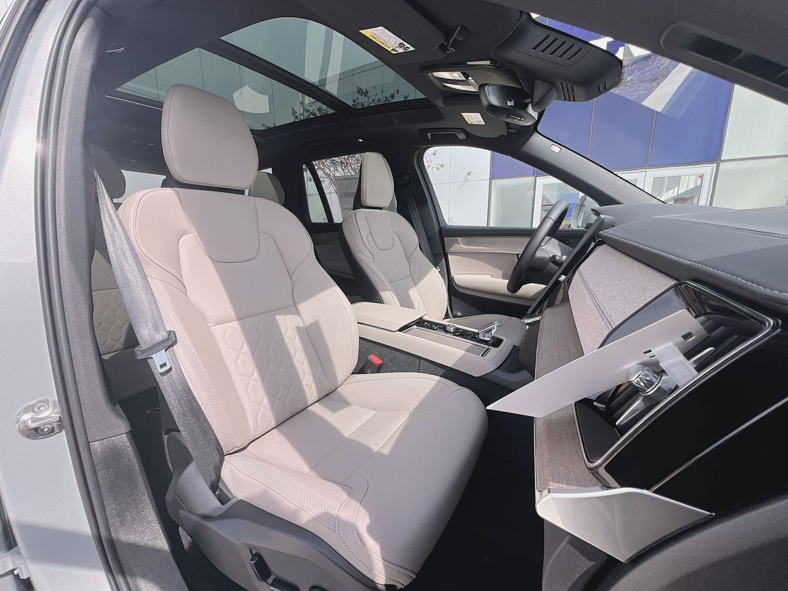 New 2026 Volvo XC90 T8 Plus w/ Protection Package Premier AWD/4WD image 36