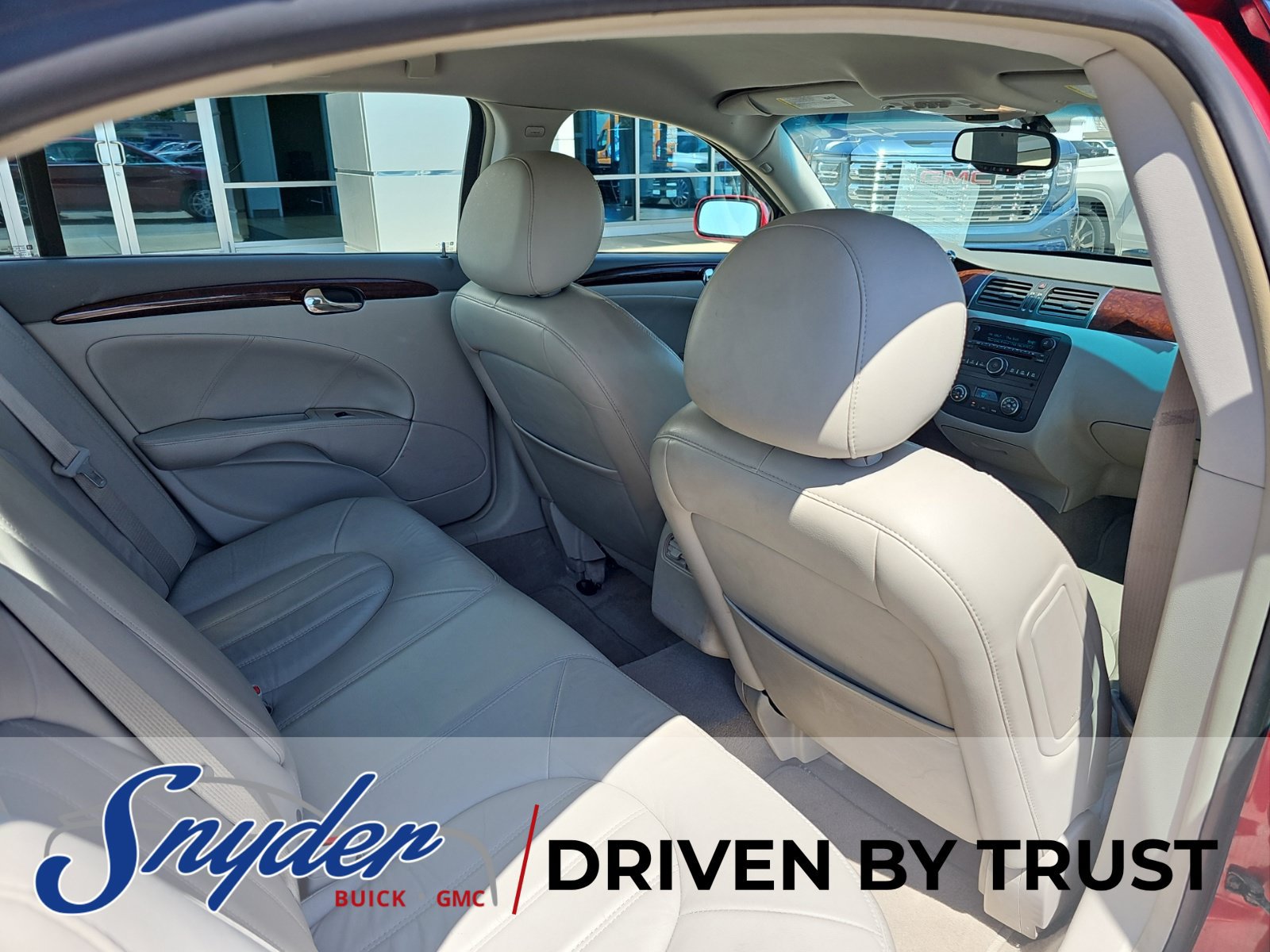Used 2011 Buick Lucerne CXL FWD image 23