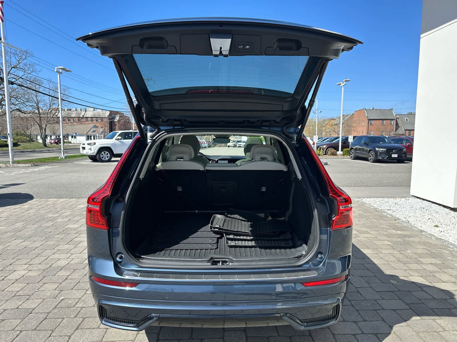 Certified 2024 Volvo XC60 B5 Core AWD/4WD image 31