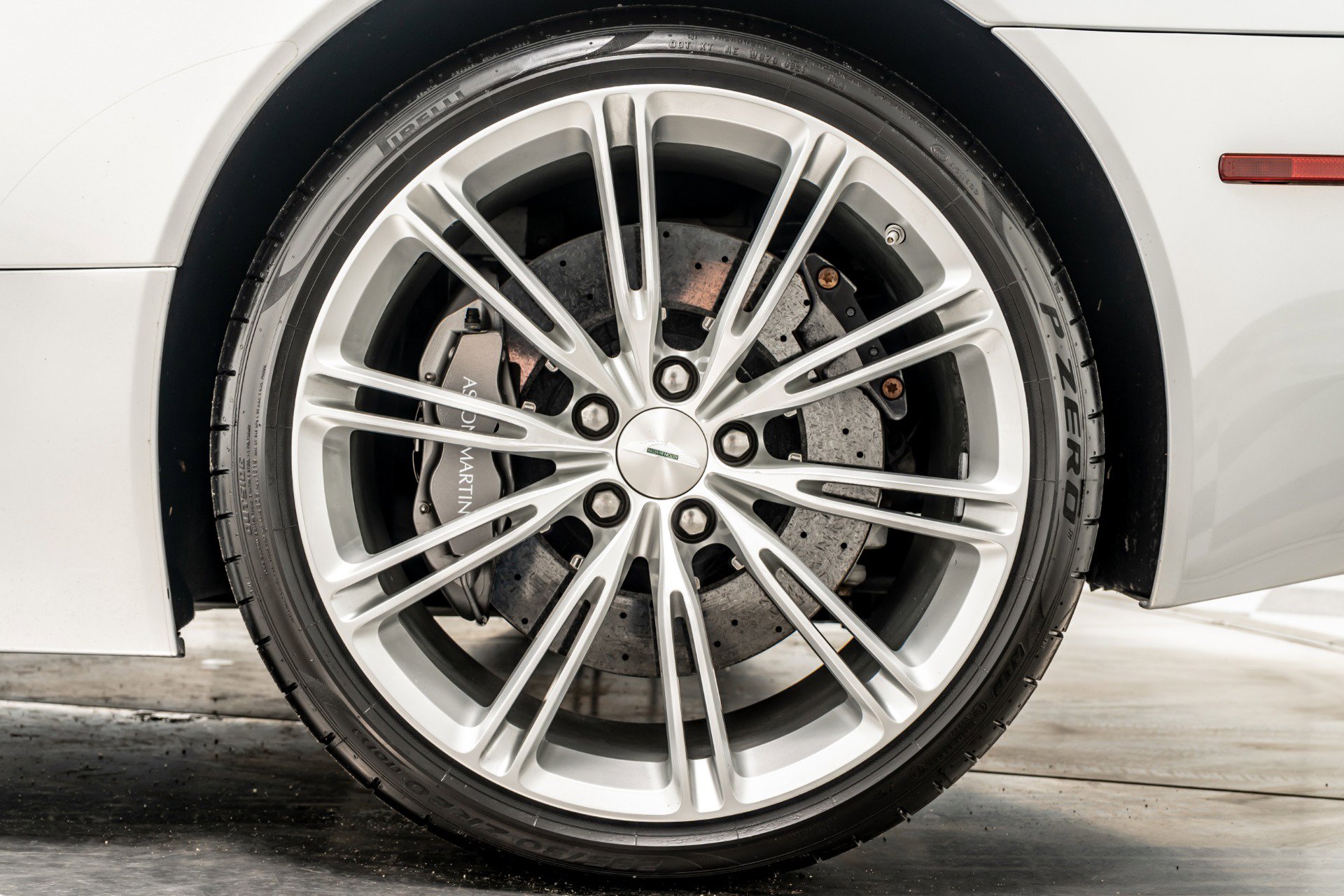 Used 2014 Aston Martin DB9 Volante image 11