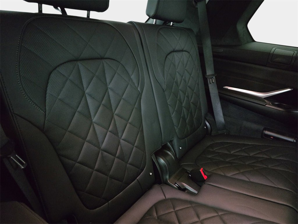 Used 2023 BMW X7 xDrive40i w/ M Sport Package image 15