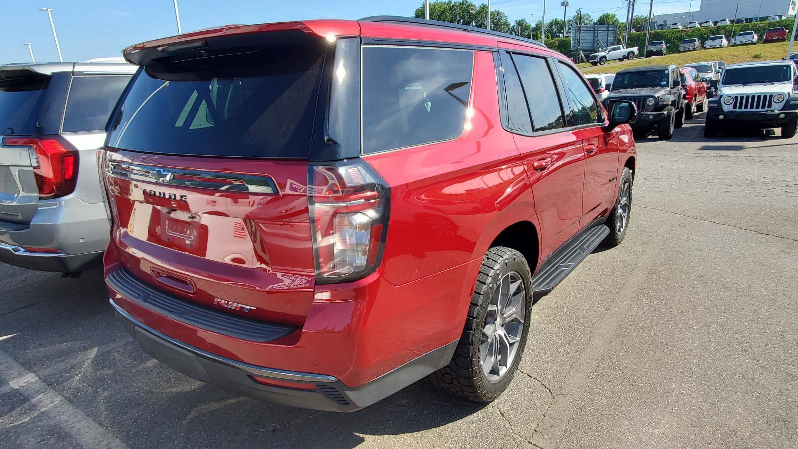 Used 2022 Chevrolet Tahoe RST w/ Luxury Package AWD/4WD image 10