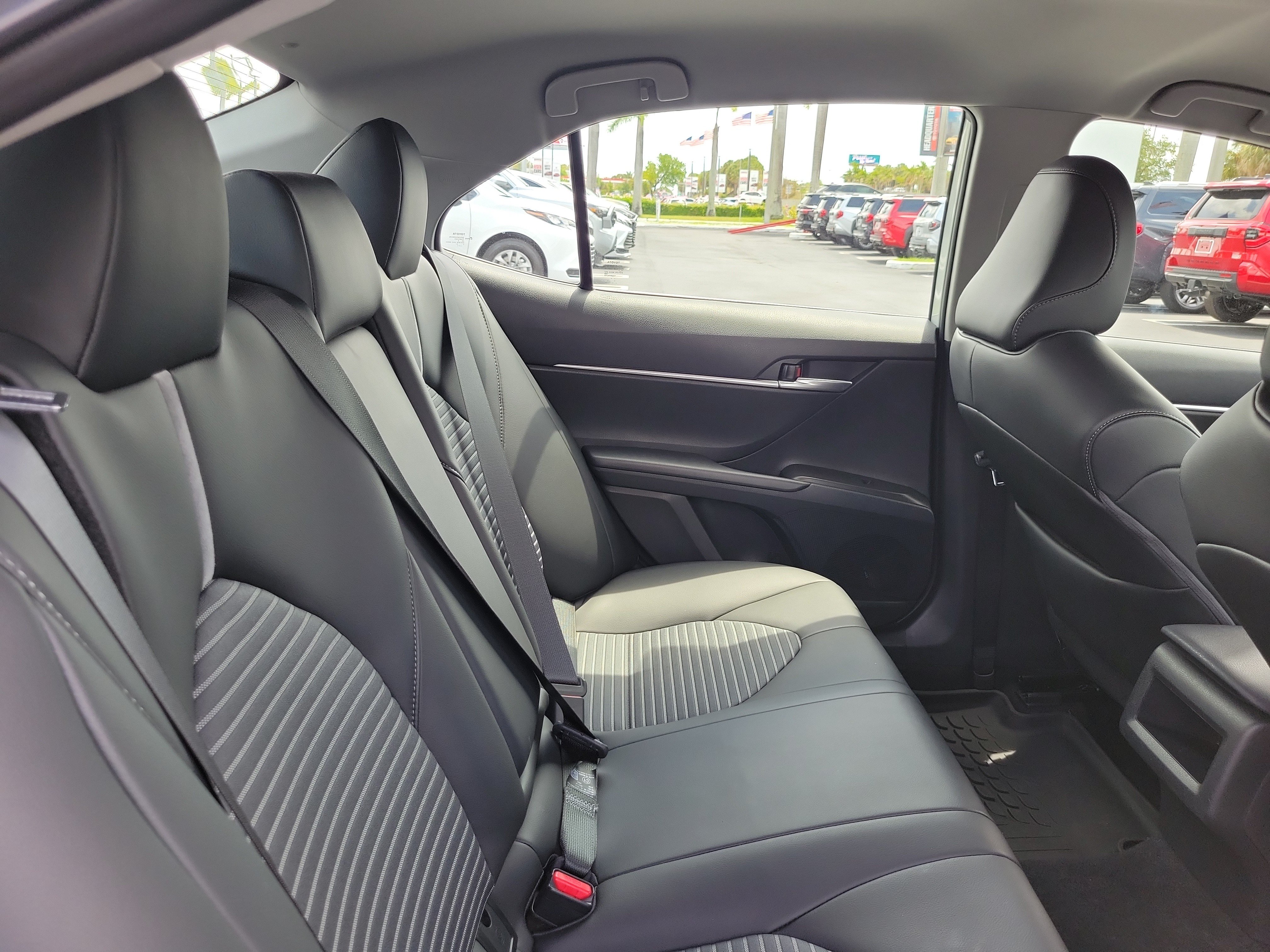 Used 2023 Toyota Camry SE FWD image 16