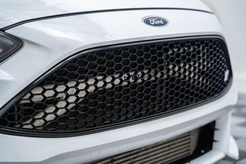Used 2017 Ford Focus ST FWD image 11