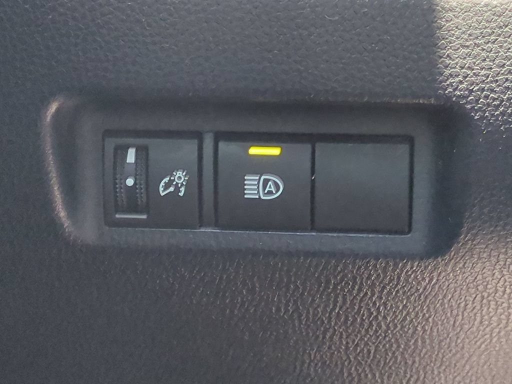 Used 2020 Toyota RAV4 XLE AWD/4WD image 23