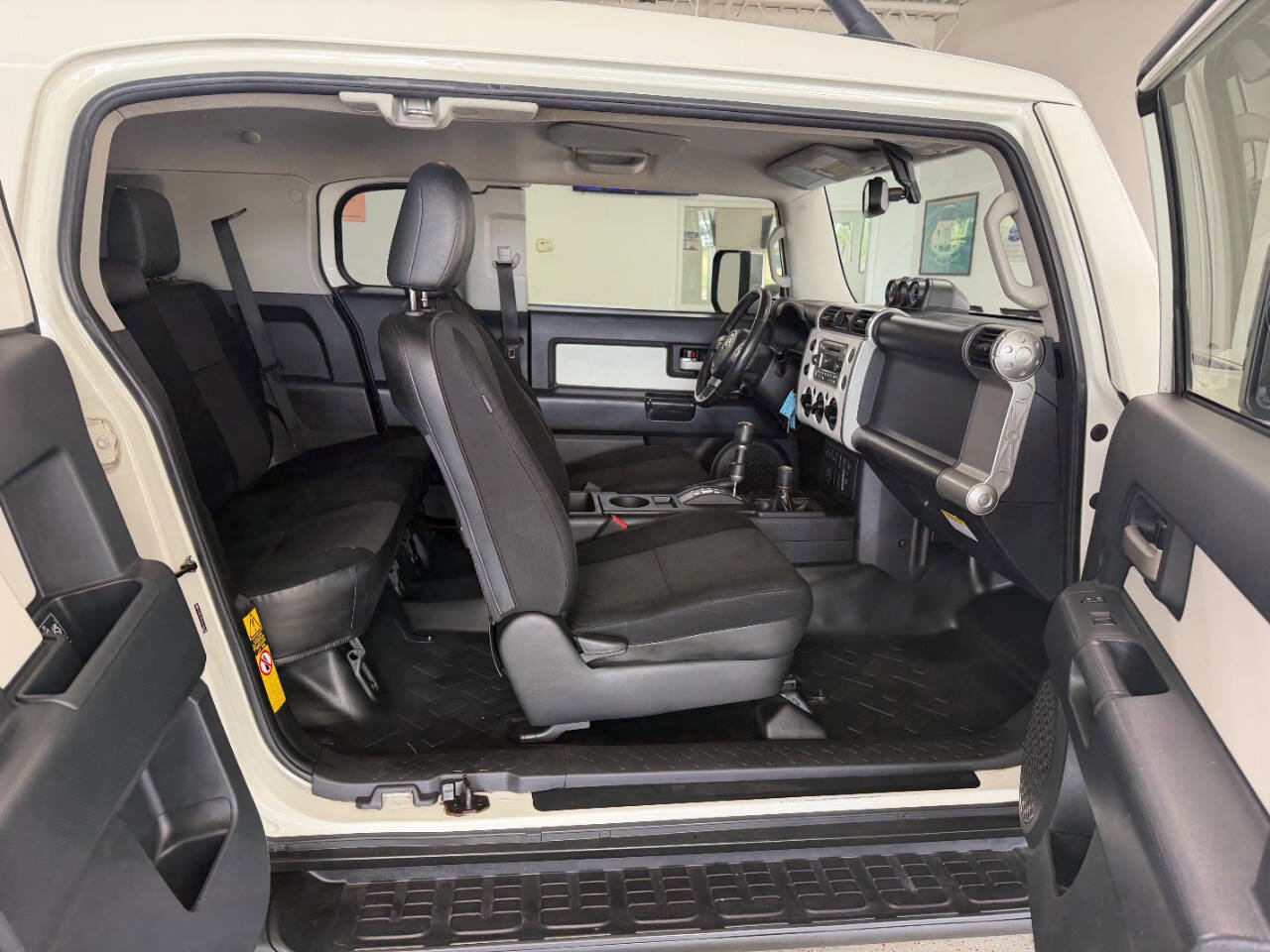 Used 2014 Toyota FJ Cruiser 4WD w/ Upgrade Package image 18