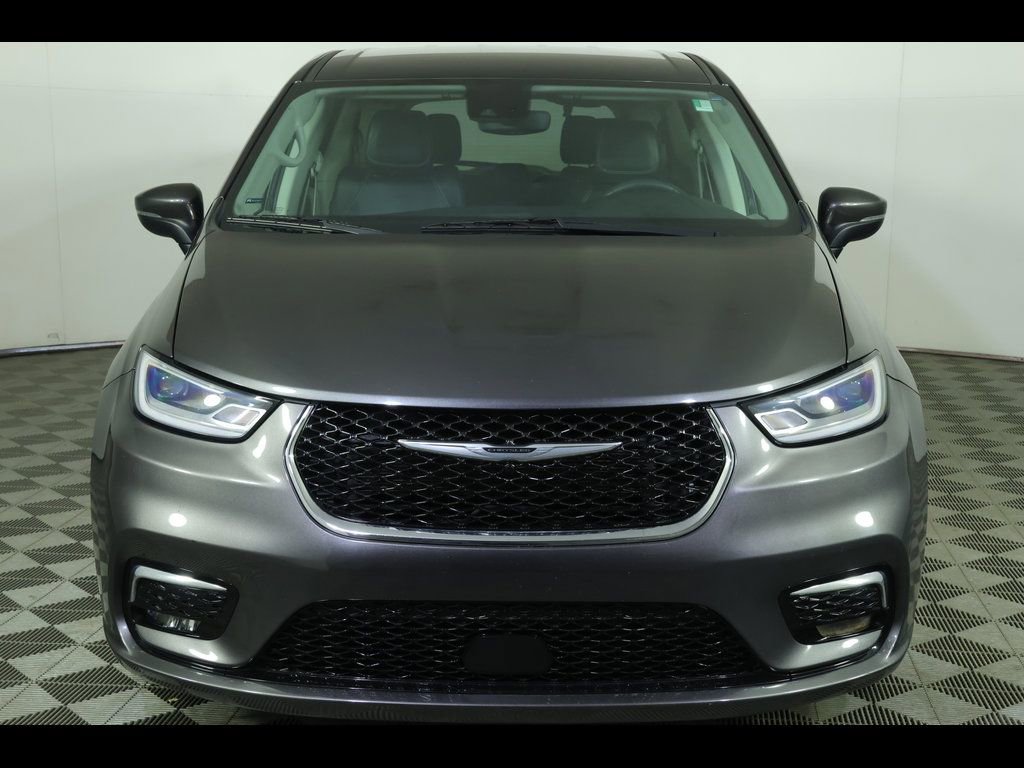 Used 2023 Chrysler Pacifica Touring-L FWD image 11