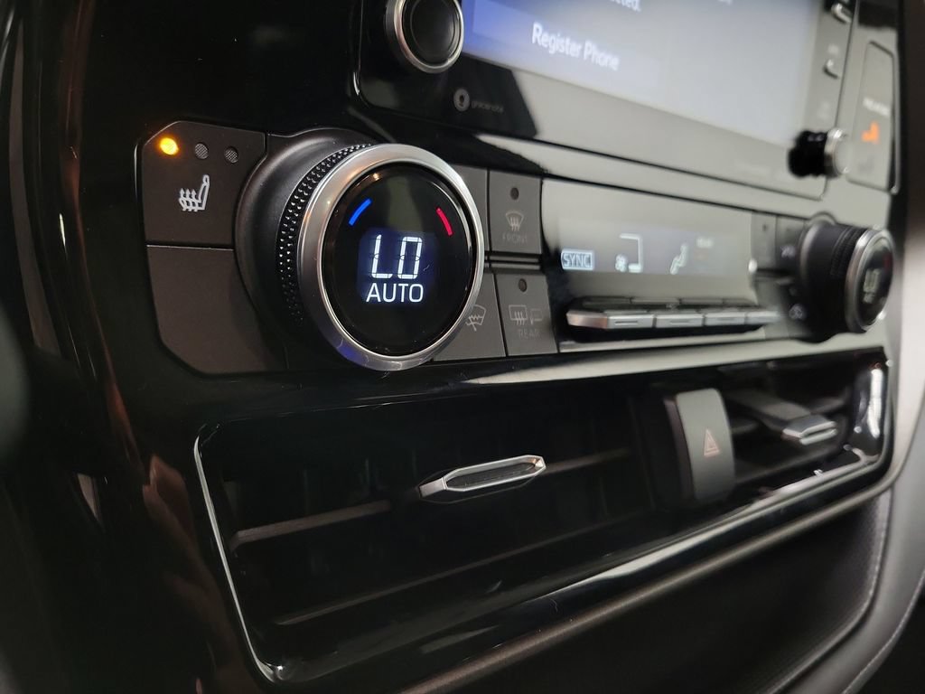 Used 2020 Toyota Highlander XLE FWD image 22