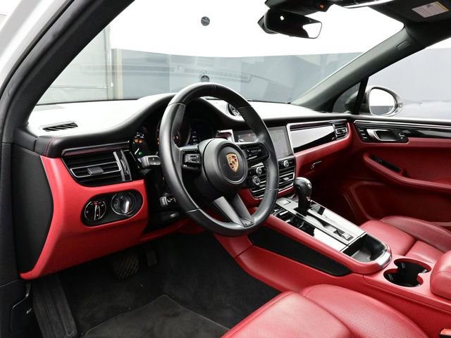 Certified 2023 Porsche Macan Turbo image 4