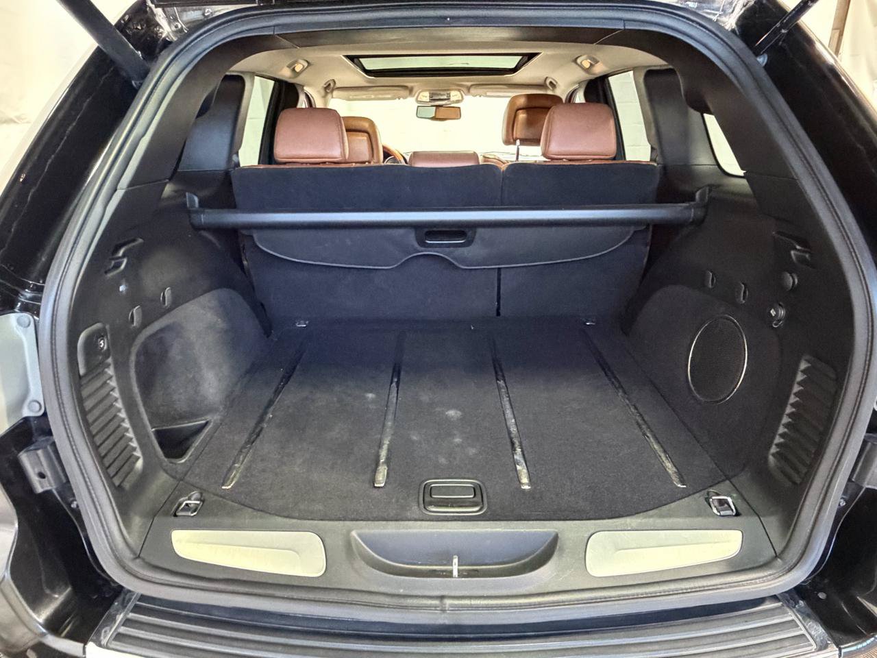 Used 2012 Jeep Grand Cherokee Overland AWD/4WD image 16