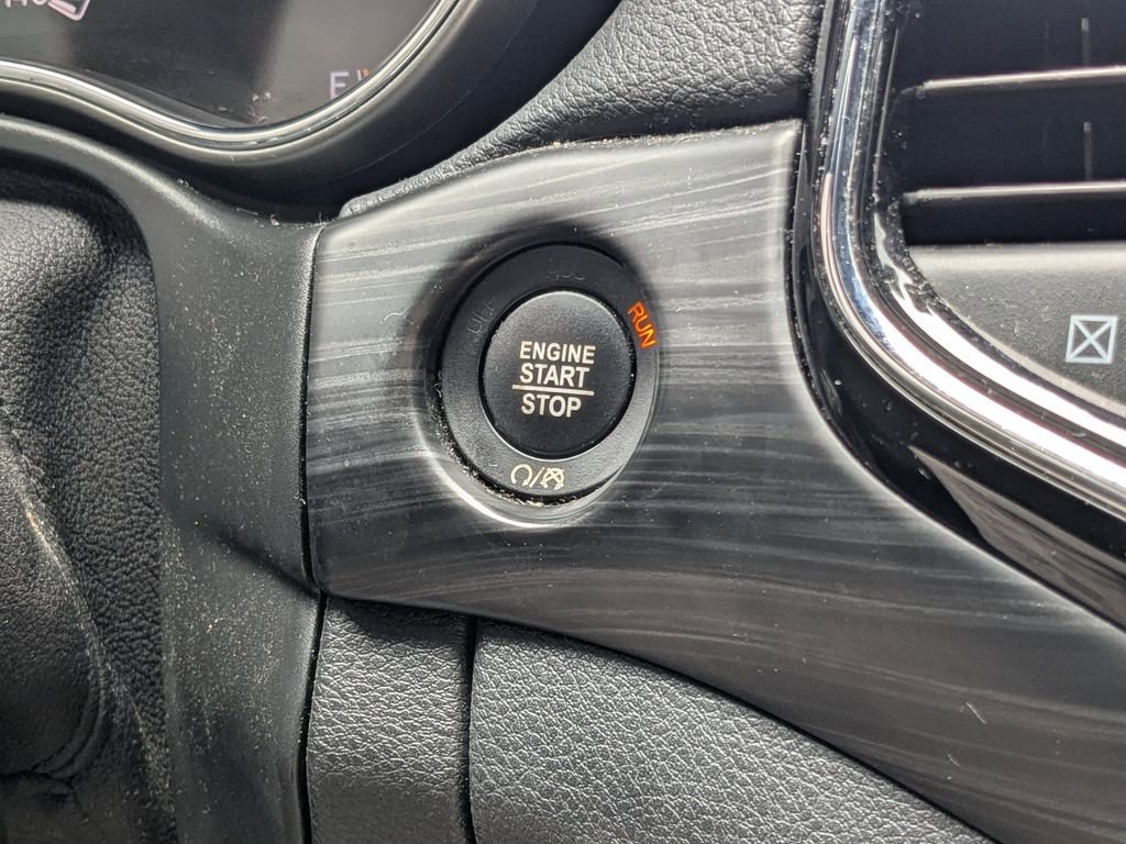 Used 2020 Jeep Grand Cherokee Altitude image 28