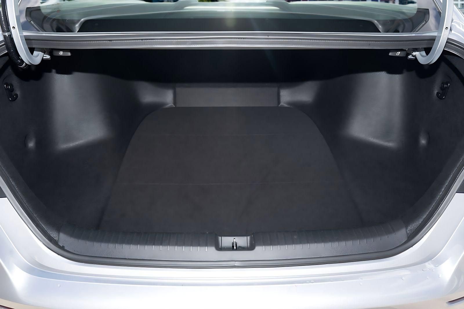 Certified 2025 Honda Accord SE image 9