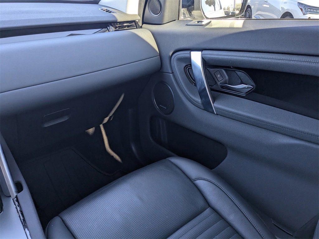 Used 2025 Land Rover Discovery Sport S image 16