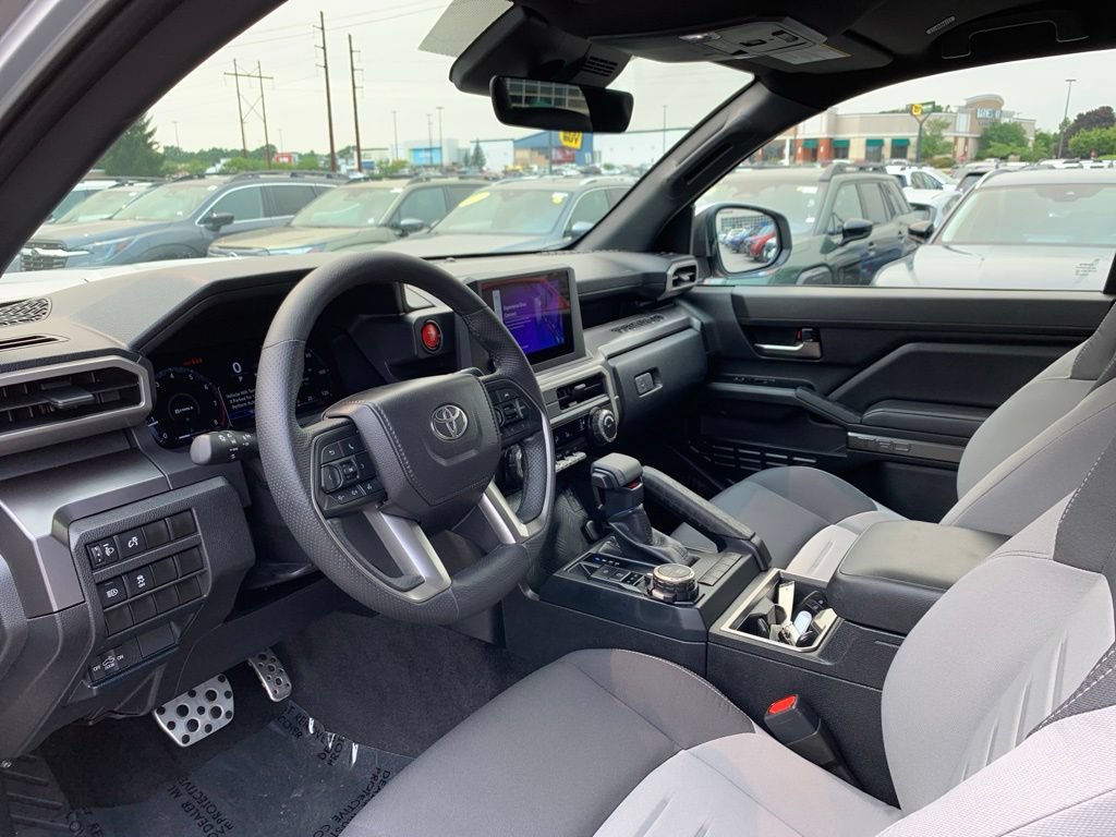 Used 2025 Toyota Tacoma TRD Sport AWD/4WD image 16