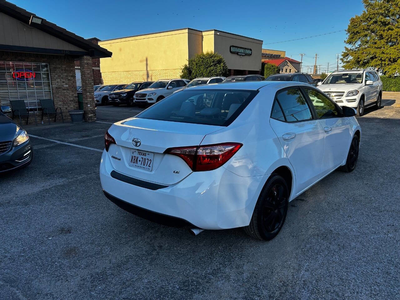 Used 2018 Toyota Corolla LE w/ Carpet Mat Package (TMS) image 5