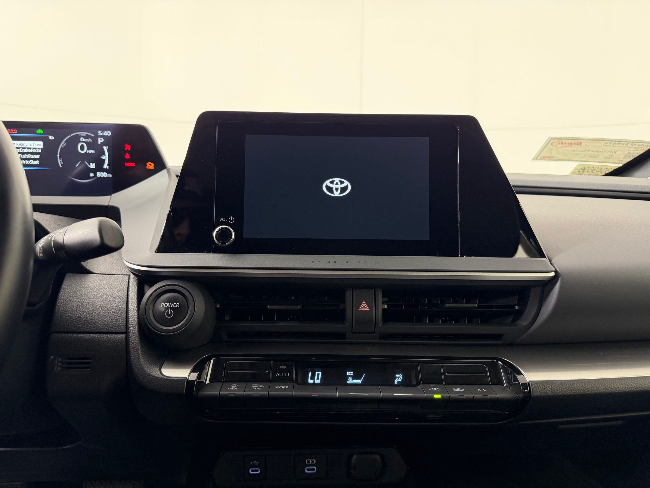 Used 2025 Toyota Prius LE FWD image 19