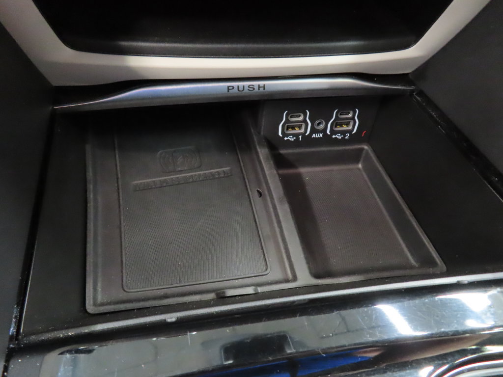 Used 2024 Chrysler Pacifica Limited FWD image 54