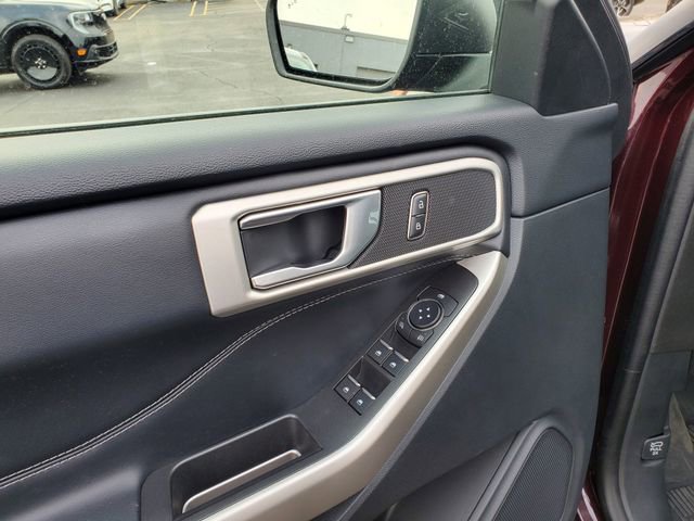 Used 2022 Ford Explorer XLT w/ Equipment Group 202A image 10