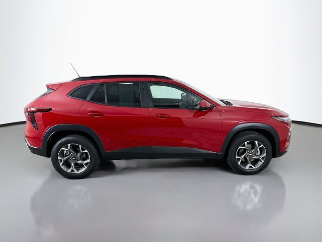 Used 2026 Chevrolet Trax LT w/ Driver Confidence Package FWD image 8