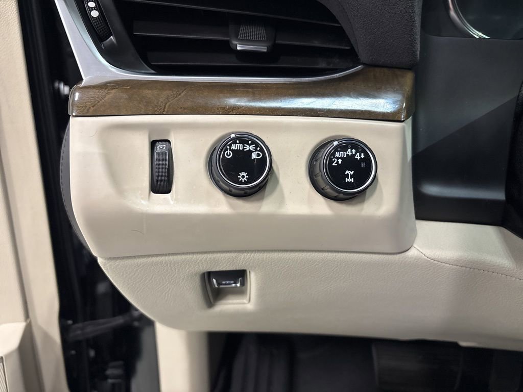 Used 2020 Cadillac Escalade Premium Luxury image 26